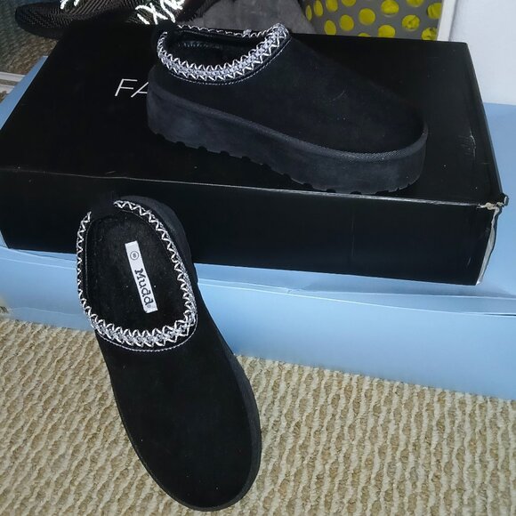 Tasman Uggs - Picture 1 of 3
